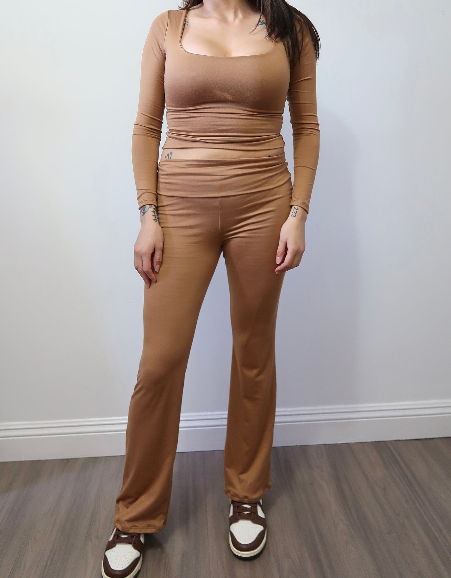 "Came to Chill" Brown set