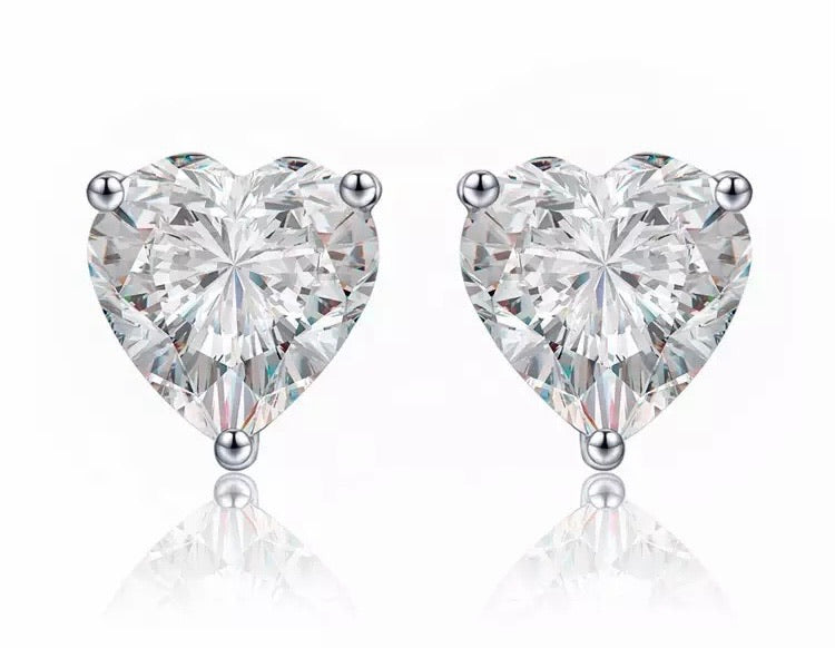 "Classic Corazón" studs